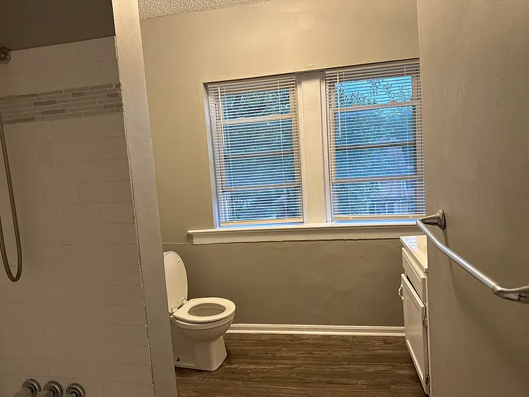 4010 Forest Ave #302 — Photo 5