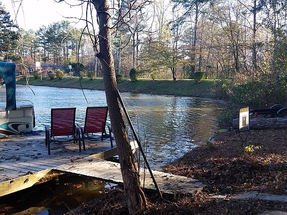 4th image of 1087 Lake Dr