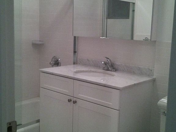 4th image of 218 E 84th St APT 4D
