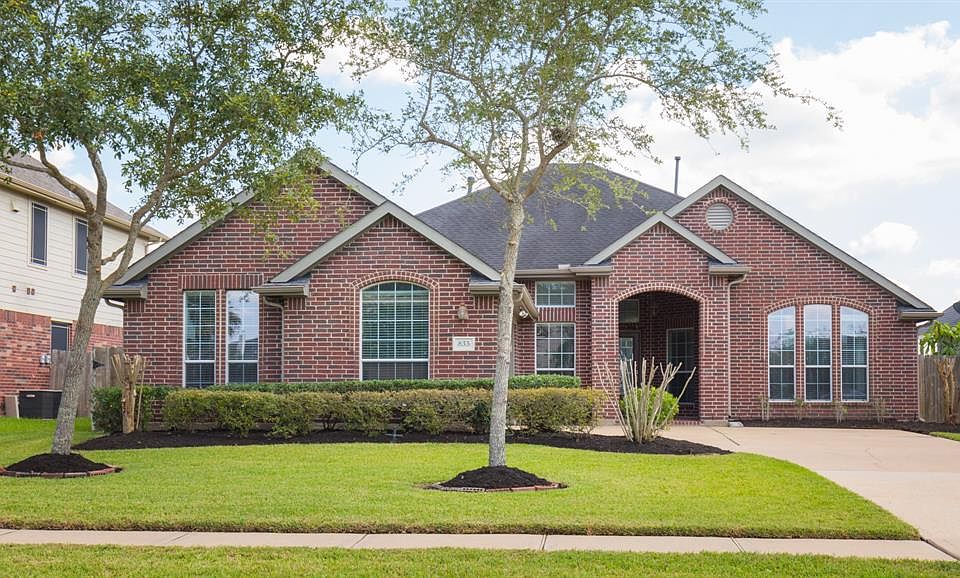 1st image of 835 Aqua Vista Ln