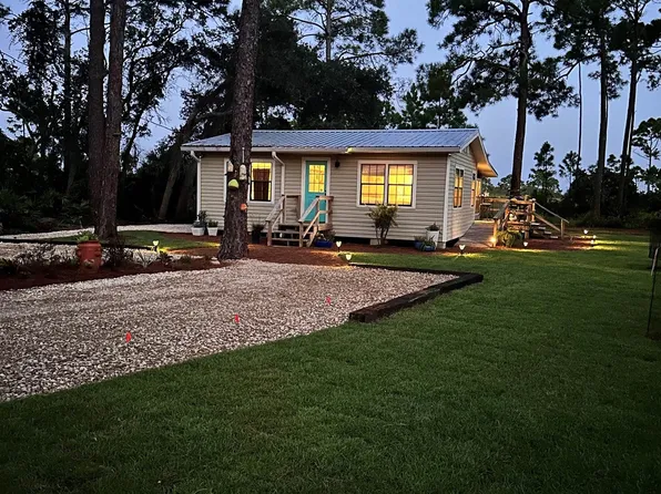 40 Lakeview Dr, Panacea, FL 32346