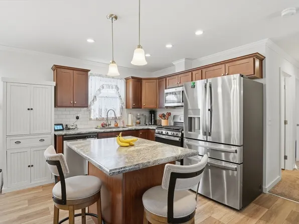 9 Lily Ln, Baldwinville, MA 01436