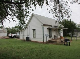 609 W Arapaho Ave, Weatherford, OK 73096
