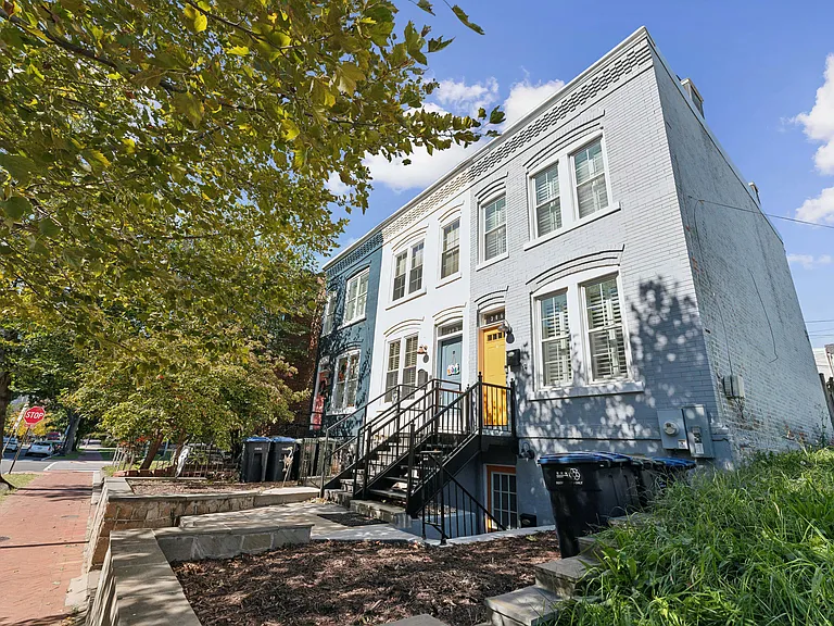 306 L St SE — Photo 34