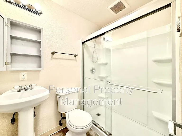 928 NE 86th St — Photo 5