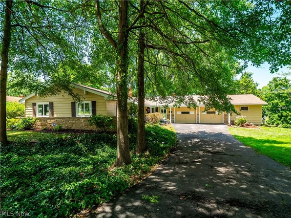 502 Wildbrook Dr, Bay Village, OH 44140