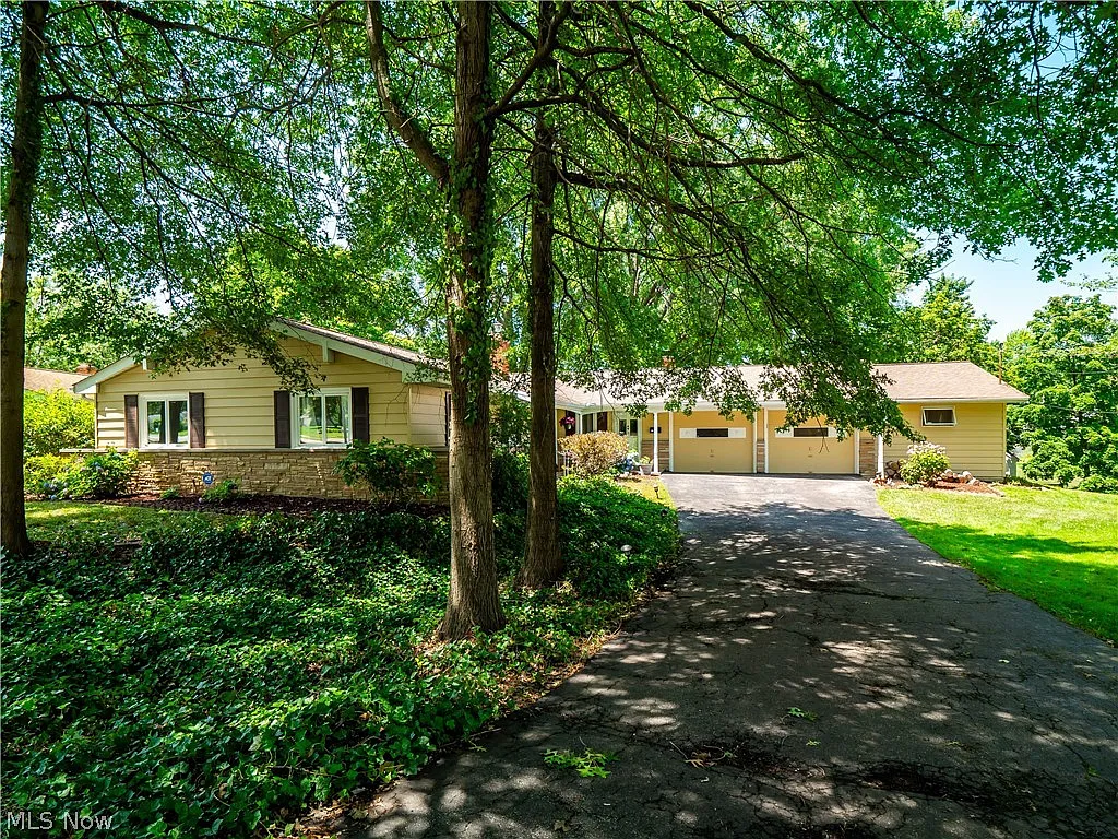 502 Wildbrook Dr photo 1