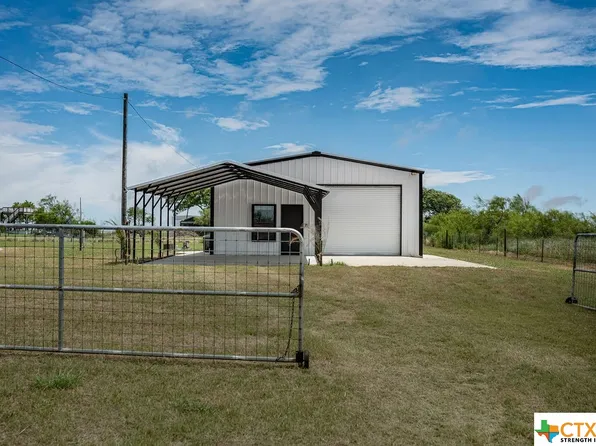 230 S Quailrun Ave, Port Lavaca, TX 77979