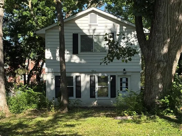 4131 Wright Ave, Saint Ann, MO 63074
