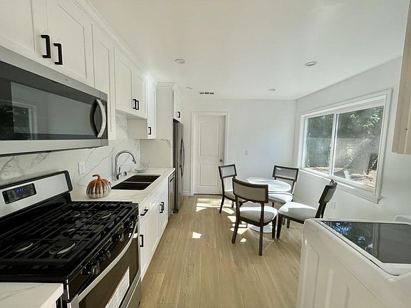 4th image of 1127 Oxley St
