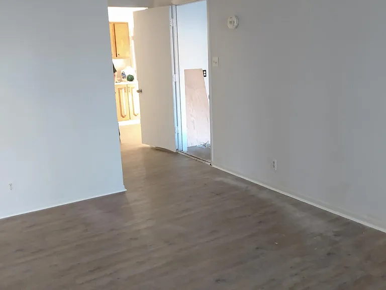 412 Fisher St — Photo 16