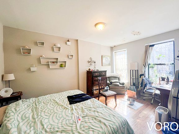 5th image of 518 Sterling Pl