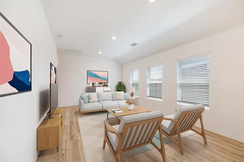 3 bed, 2.0 bath, 1400 sqft, $1,800 — Photo 2