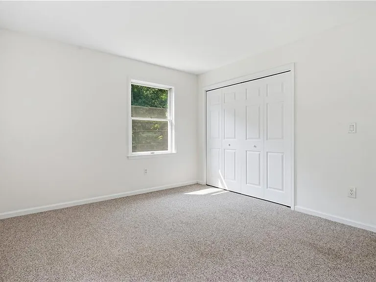 2 Lafayette Dr — Photo 22