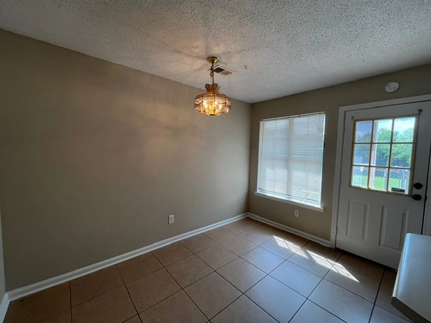 Renovated 2 Bedroom 2 Bath Home for Rent! — Photo 4