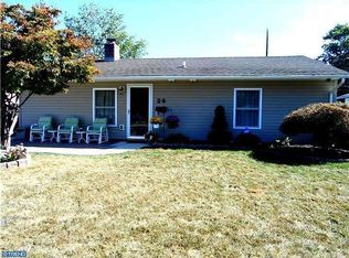 26 Post Ln, Levittown, PA 19054