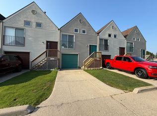 5619 Fox Hill Dr, Sterling Heights, MI 48310