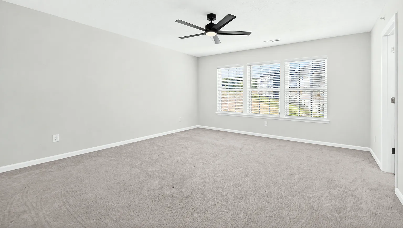 3 bed, 2.5 bath, 2366 sqft, $2,800 — Photo 3