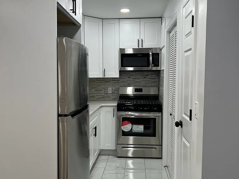 384 Palisade Ave #2R — Photo 8