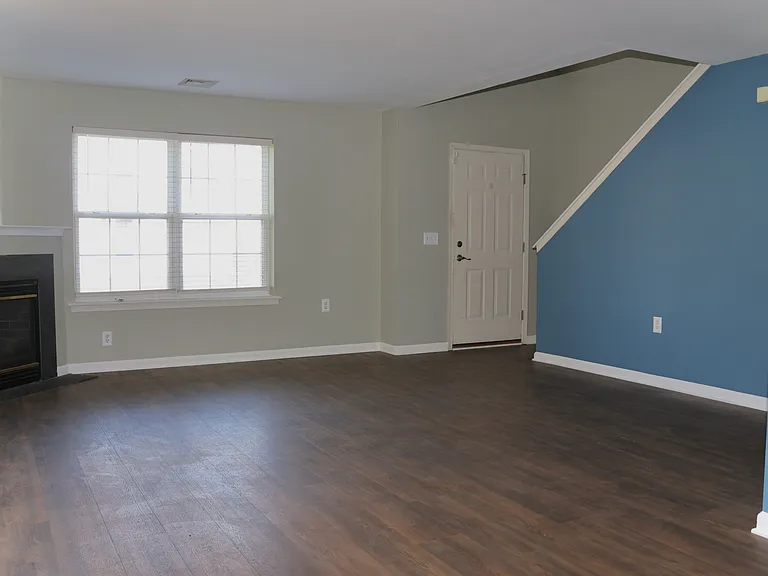 44 Courtyard Dr — Photo 6