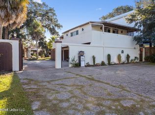 128 Lee St, Biloxi, MS 39530