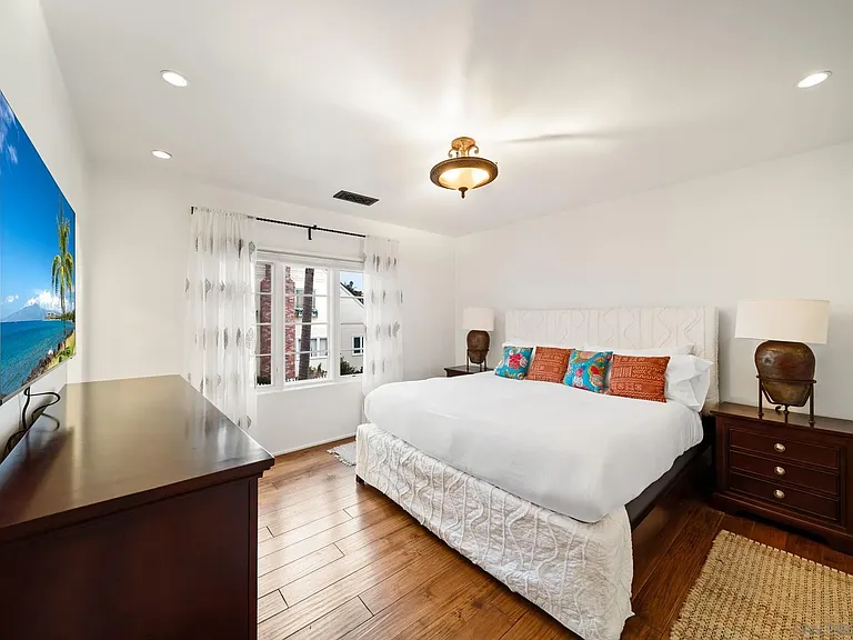 7344 Olivetas Ave — Photo 32