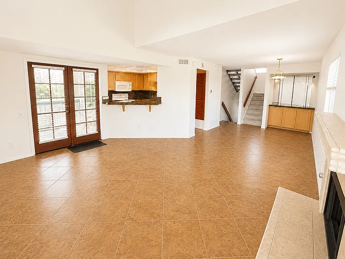 4759 Lamont St — Photo 3