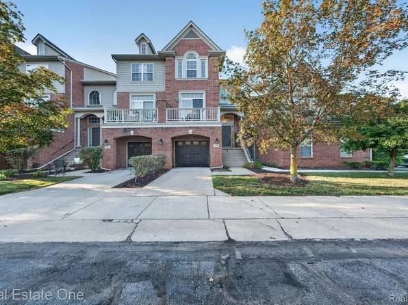 37508 Newburgh Park Cir, Livonia, MI 48152