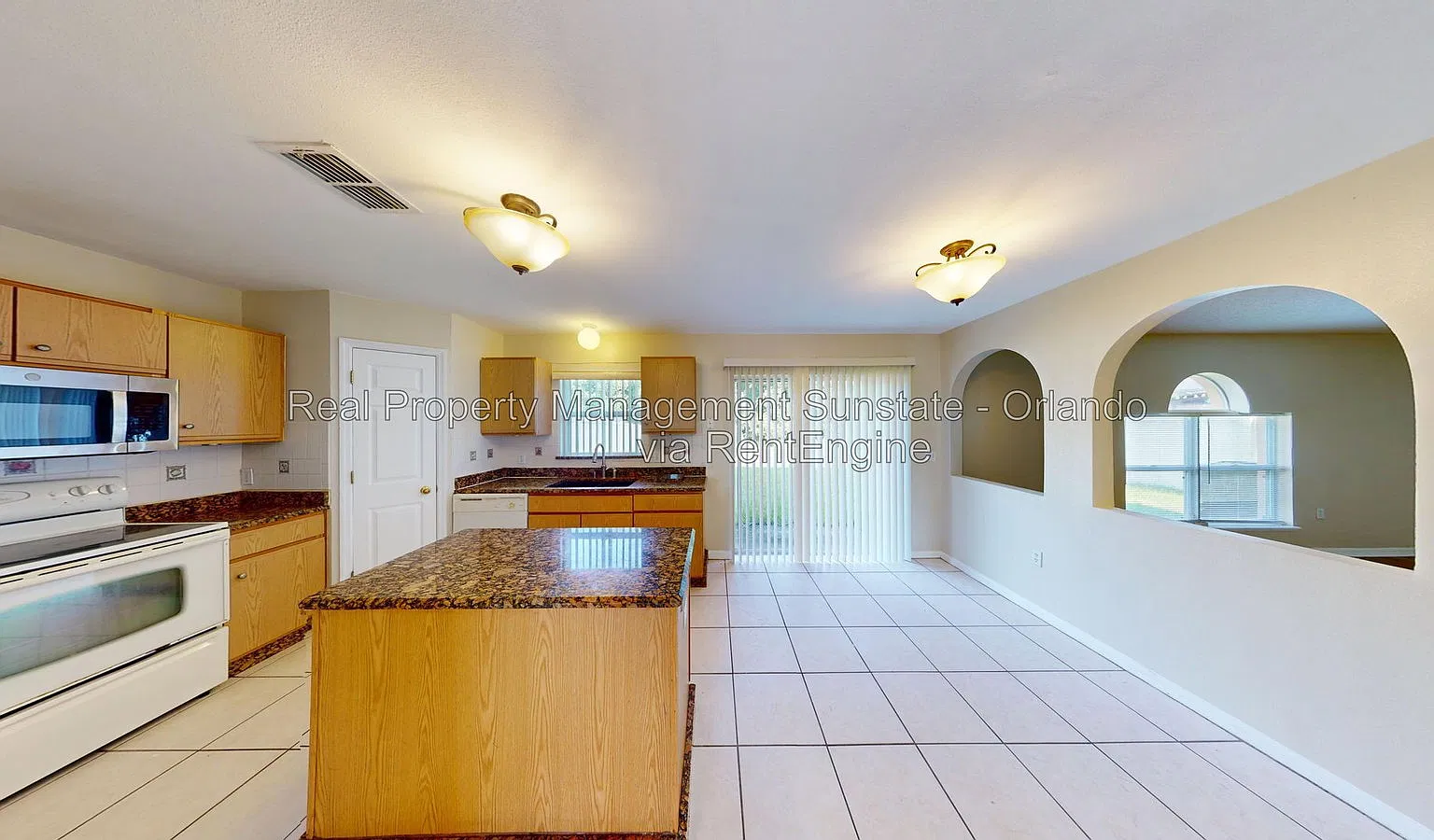 3 bed, 2.5 bath, 2192 sqft, $2,375 — Photo 3
