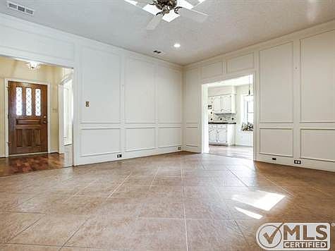 2nd image of 714 Meadowglen Cir
