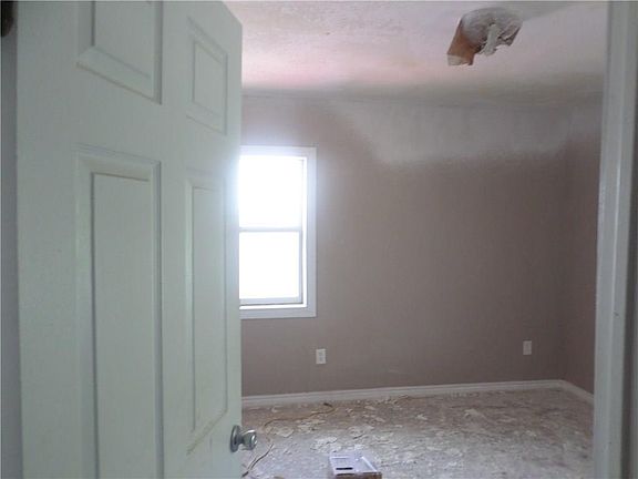 5th image of 2109 Wagner Ave