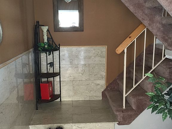 2nd image of 371 Grantwood Ave