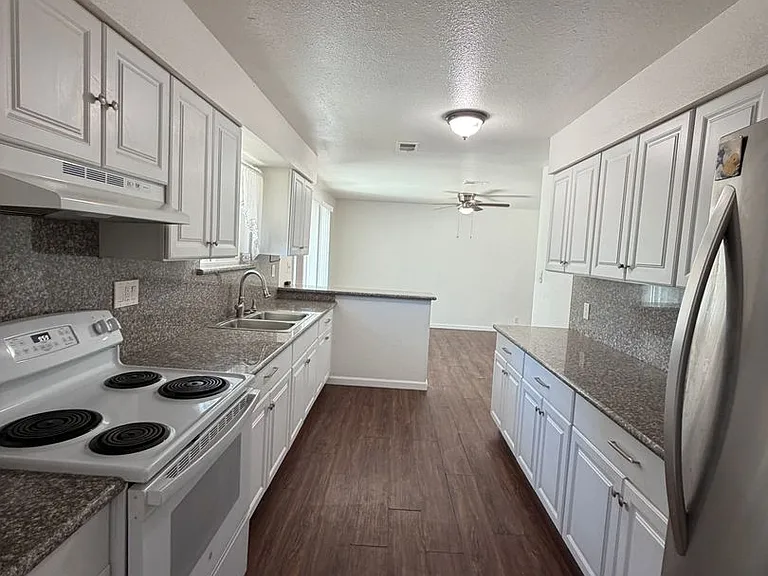 7676 Hemlock Ave — Photo 10