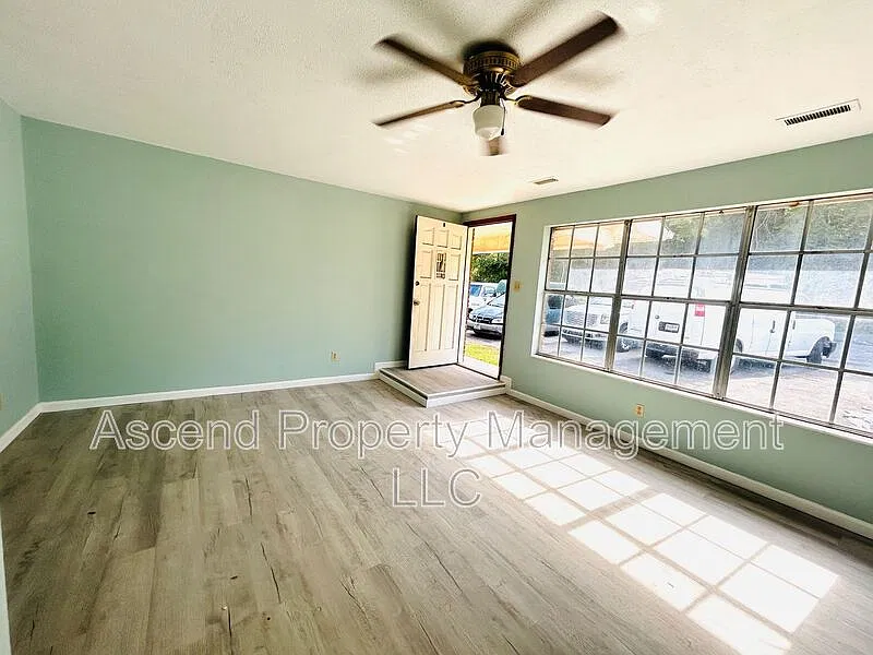 2 bed, 1.0 bath, $830 — Photo 1