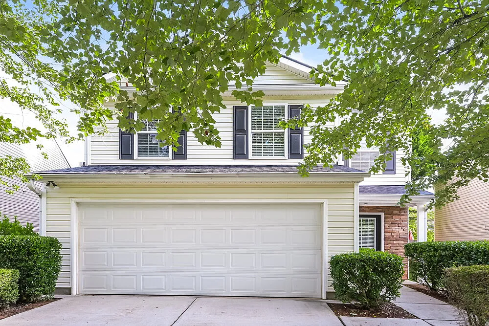 3 bed, 2.5 bath, 1752 sqft, $2,220 — Photo 1