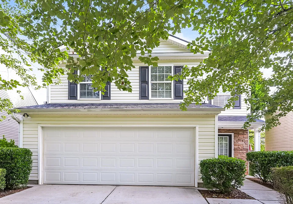 2495 Mayfair Dr