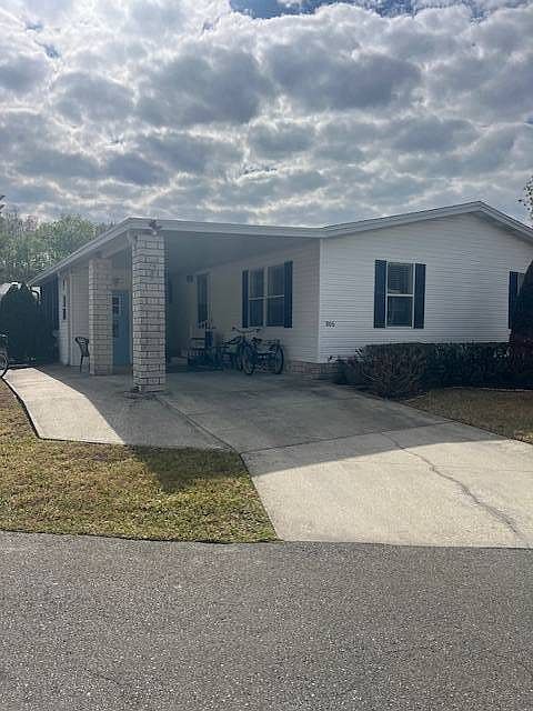 1st image of 806 Petunia Way