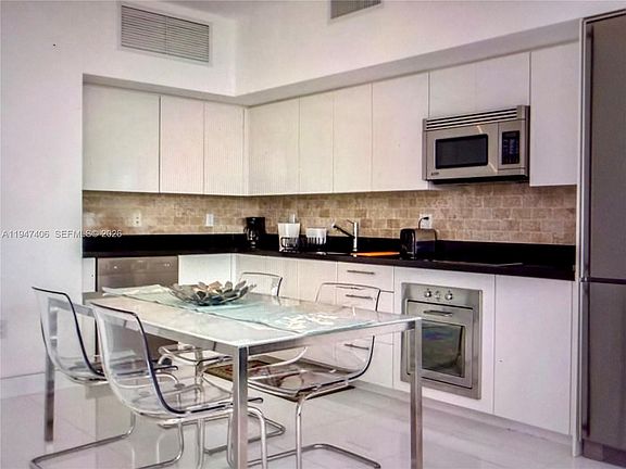 5th image of 92 SW 3rd St APT 4309