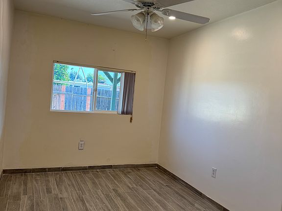 4th image of 220 S Valley Center Ave Back A