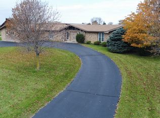 48W280 Chandelle Dr, Hampshire, IL 60140