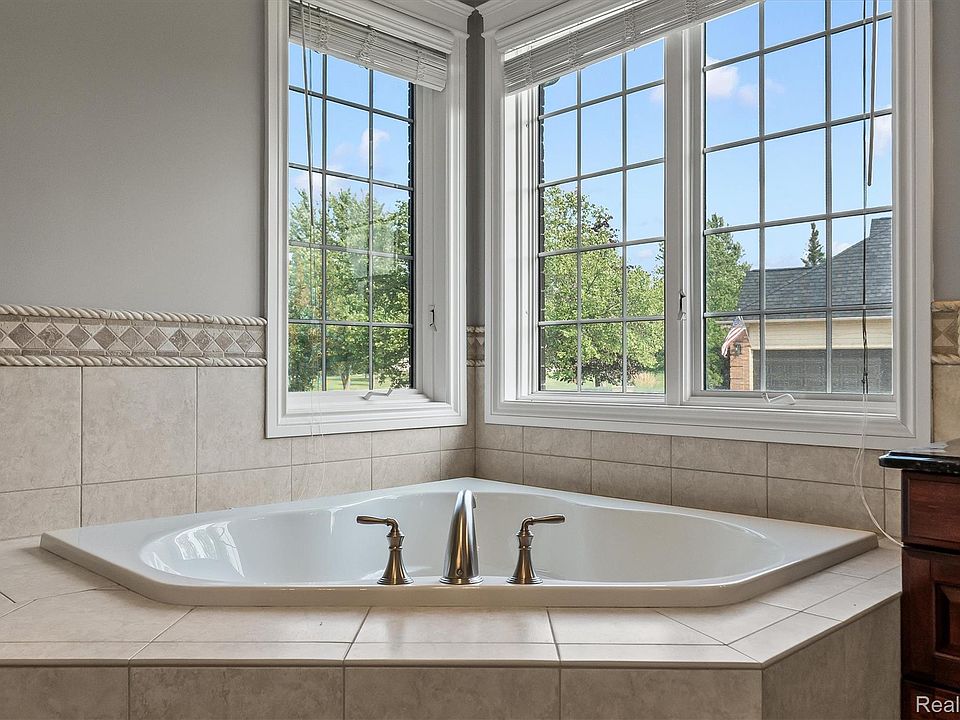 51045 Sunday Dr, photo 28