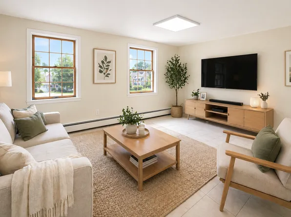 46 Green St #B, Huntington, NY 11743