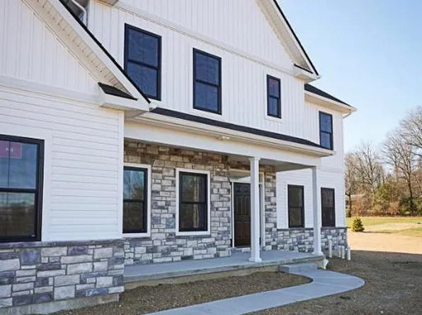 8598 Mohr Ln, Fogelsville, PA 18051