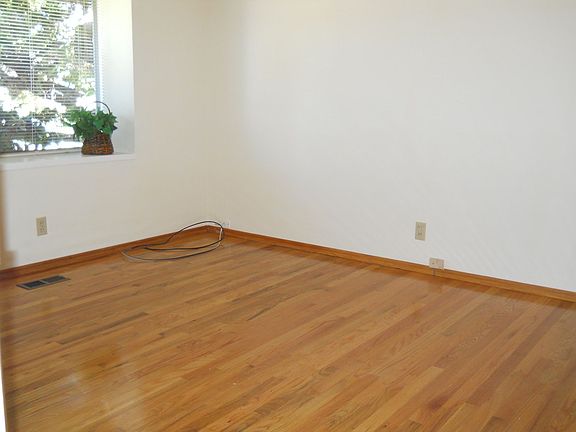 Bedroom 135sf 