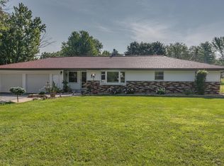 N1376 Ellen Ln, Greenville, WI 54942