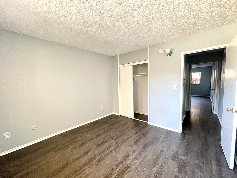 6633 Vineland Ave — Photo 8