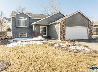 7209 W Rosemont Ln, Sioux Falls, SD 57106