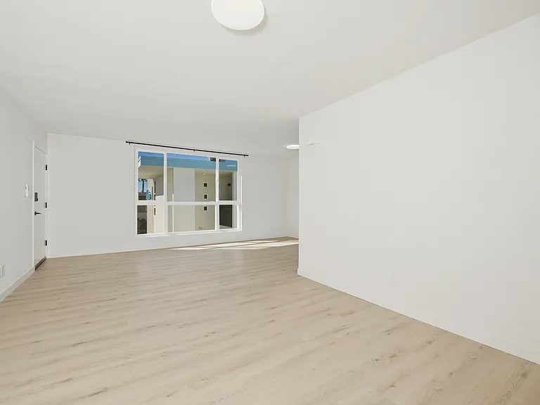 2140 Howard Ave #11 — Photo 4