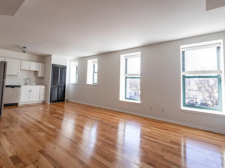 Rink Savoy Apartments — Photo 7