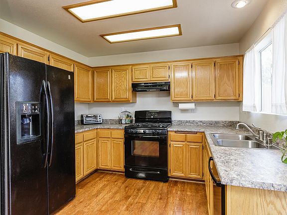 2nd image of 301 Cinnamon Oak Ave